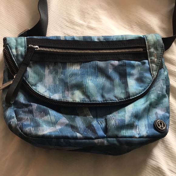 lululemon athletica Handbags - Bag lululemon athletica Handbags - Bag